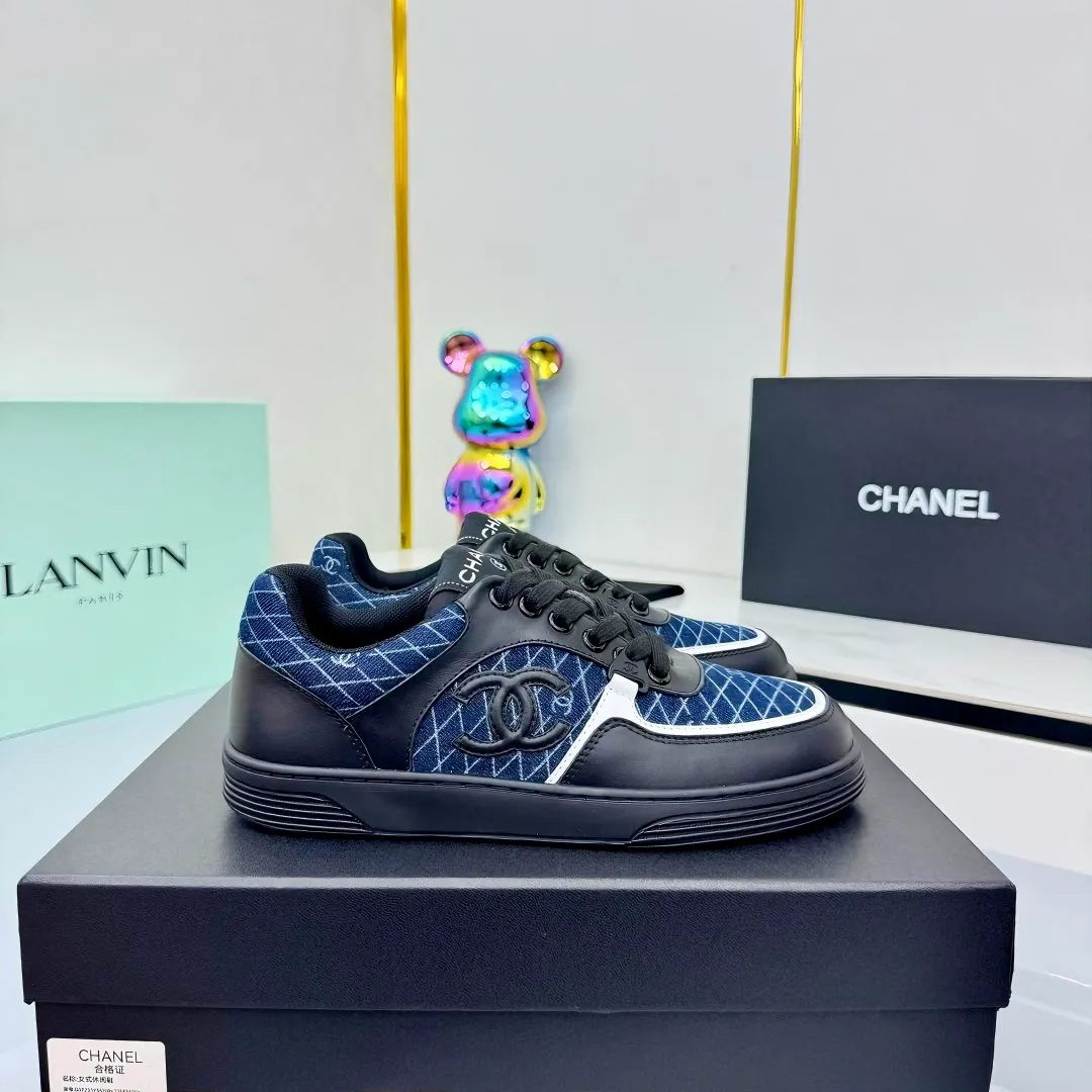 👟👟Ex-factory price 620👟👟High quality! ! ! CHANEL Chanel 25A latest thick-soled casual sports shoes. The counter is synchronized. The counter is very popular. It is a shoe that is very difficult to buy. The most popular thick-soled casual shoes on the Internet. As you can imagine, the most popular thick-soled casual shoes can not be missed. It has both good looks and comfort. Simple and versatile. The thick sole increases the height and is super versatile. Whoever wears it will look better. Upper: cowhide stitching. Lining: breathable mesh. Outsole: TPU original outsole. Size: 35-41 👉